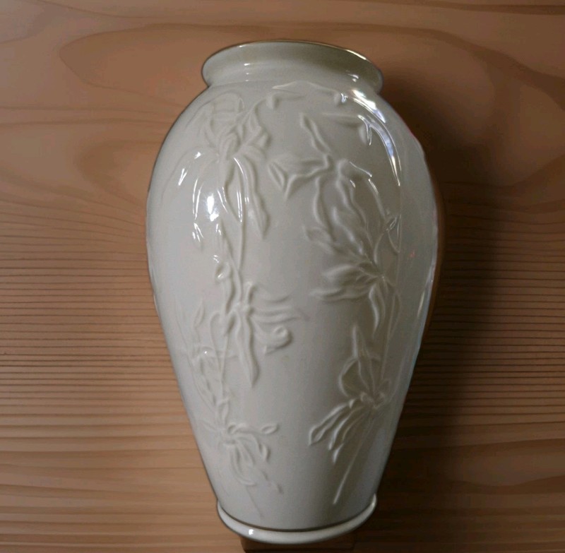Lenox 24k Ivory Iris Vase Masterpiece Collection Porcelain 8" Vtg 1989 Perfect