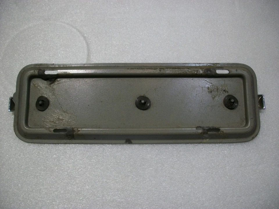 Volkswagen Beetle Radio Block Off Plate with Cast Chrome Trim 1958-1960 - Imagem 2 de 2