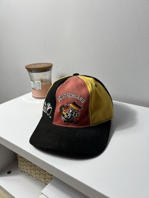 Casquette béret ou modèle de chapeau vintage en design de couleur grise | Vecteur Premium