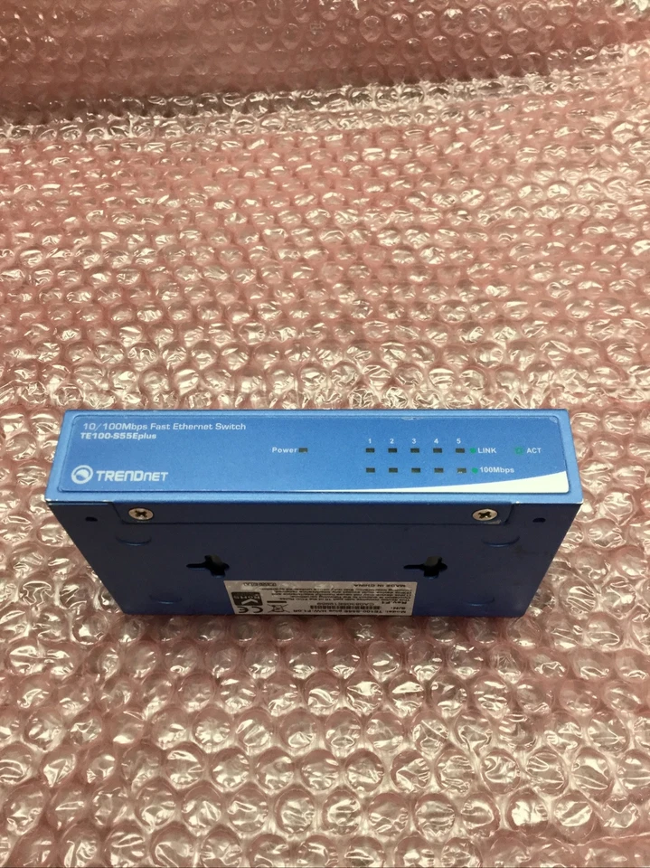 TRENDnet TE100-S55E Plus H/W:F1.0R Ethernet Switch  - Image 3 of 4