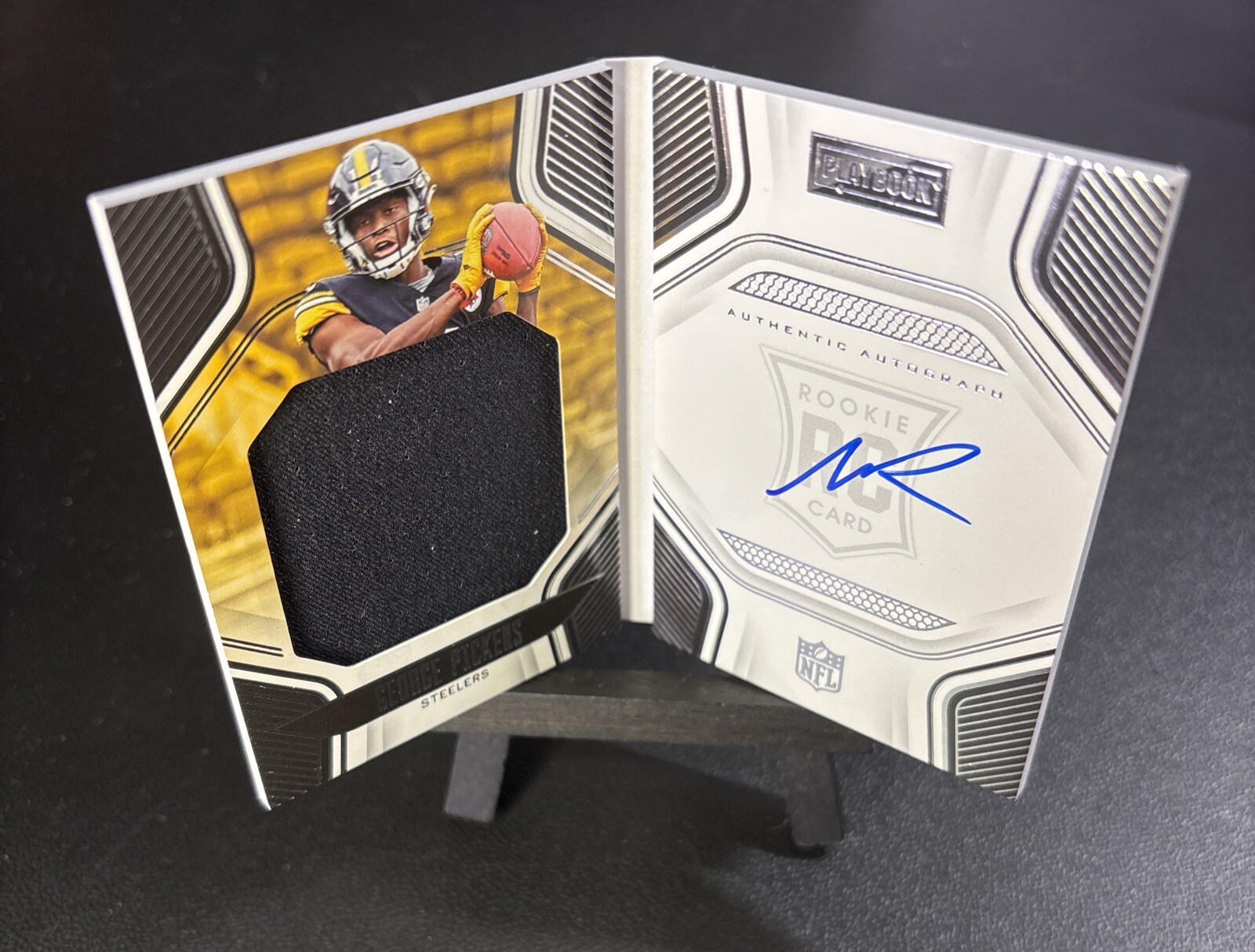 2022 Panini Playbook No. 222 George Pickens 012/299 Rookie Patch Booklet Auto