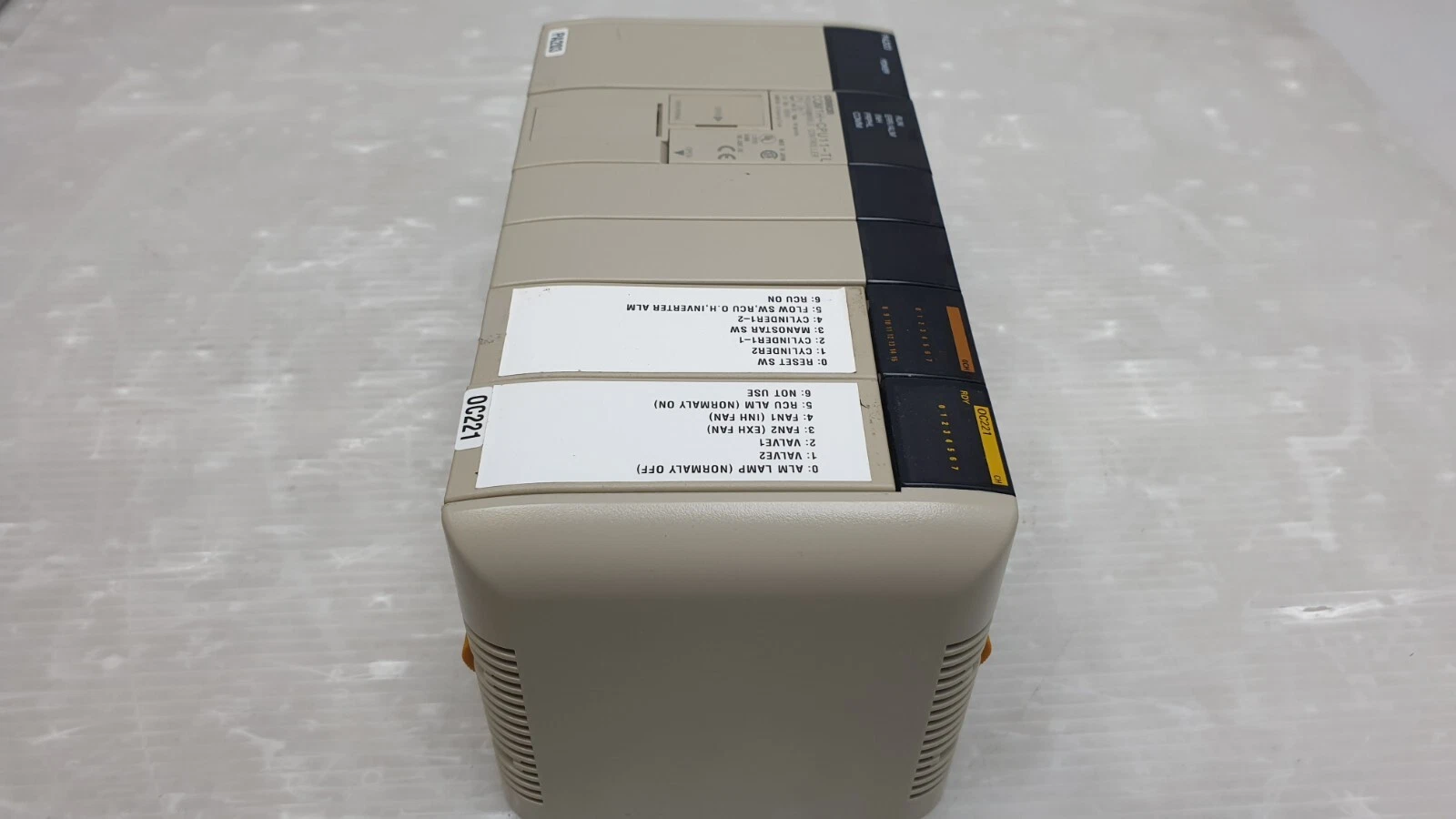 End view of the Omron PLC from the OC221 output unit side