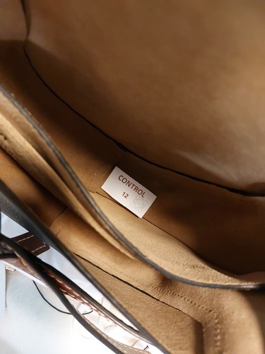 LOEWE Crossbody-Tasche Petit Gate aus Kalbsleder - Bild 7 von 18