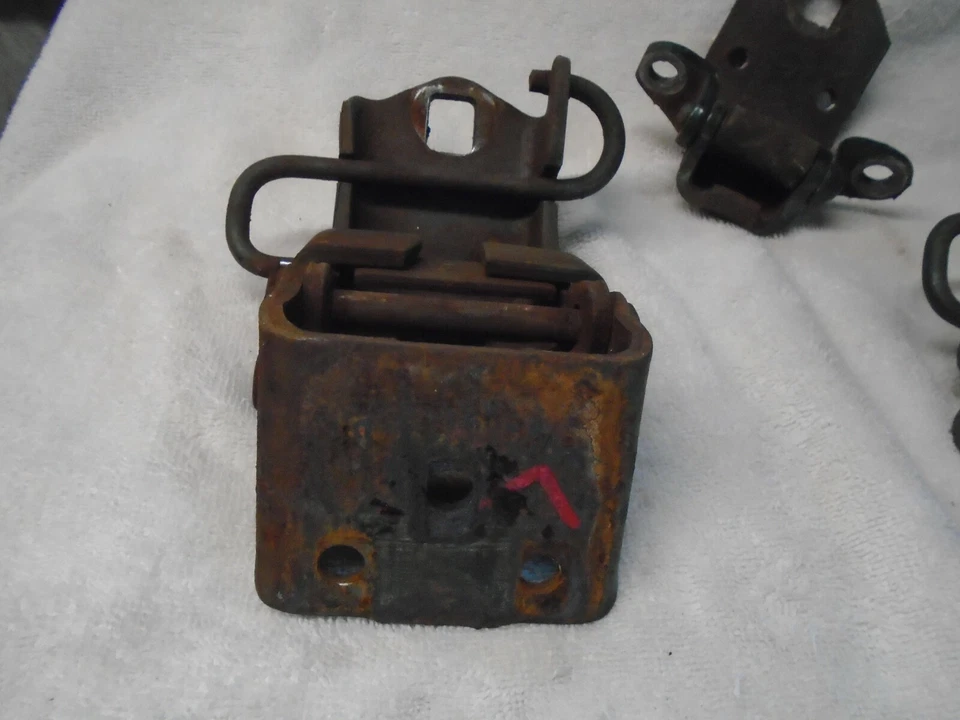 1967-1974 PLYMOUTH VALIANT/ DODGE DART FRONT LEFT & RIGHT DOOR HINGES OEM - Image 2 of 4