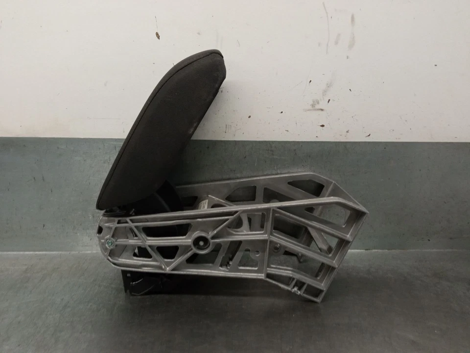 8U0864283A ACCOUDOIR CENTRAL / 8U0864283A / 5677636 POUR AUDI Q3 8UB, 8UG 2.0 - Photo 3/4