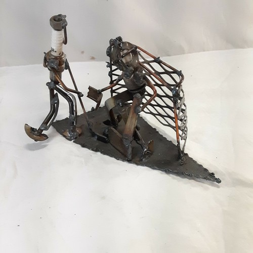Dick Cooley Hand Crafted Recycled Metal Spark Plug Art Sculpture Hockey - 第 2/5 張圖片