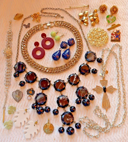 Huge Lot Vintage Brooch Pins Necklace Earrings Pendant Bracelet Costume Jewelry