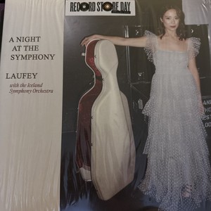 Night 新品 Laufey / Night At The Symphony 2LP Light (Live at Night 新品 Laufey / Night At The Symphony 2LP Light (Live at