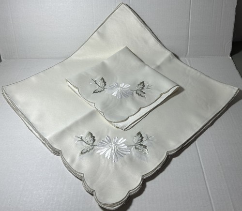 8 Vintage eggshell Linen Diner Napkins Embroidered 17"x17" scallop finish new - Picture 2 of 6