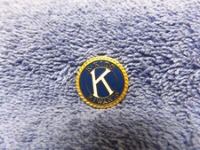RARE KIWANIS CLUB "K-KIDS" ENAMEL GOLD TONE METAL HAT/LAPEL PIN