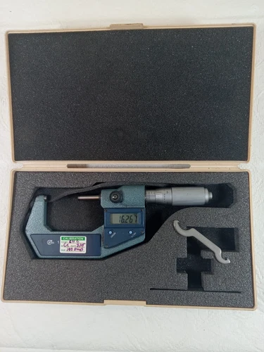 Mitutoyo 293-370 Outside Digital Micrometer IP54 1-2" 25-50mm Case & New Battery