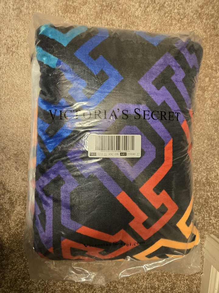 Manta Sherpa Arco Iris Rosa Victoria's Secret Nueva En Paquete Orgullo Rara Difícil de Encontrar Foto 2 de 3