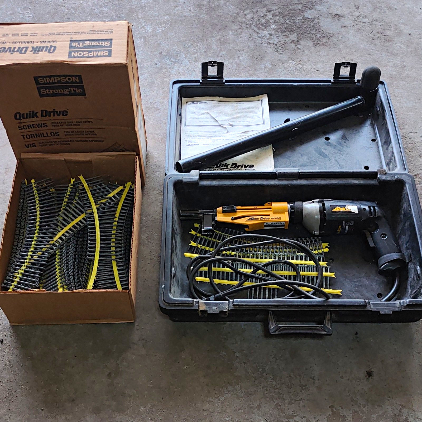 Quik Drive QD2000 Auto-Feed Screw Gun Kit w/ Case, Extension Pole & Screws