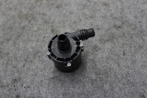 BMW F30 G11 F48 F25 G06 G07 Zusatzkühlmittelpumpe 7643949 Wasserpumpe 494 km