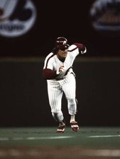 Baseball Pete Rose Of Phillies Running To Third Base 1982 OLD PHOTO