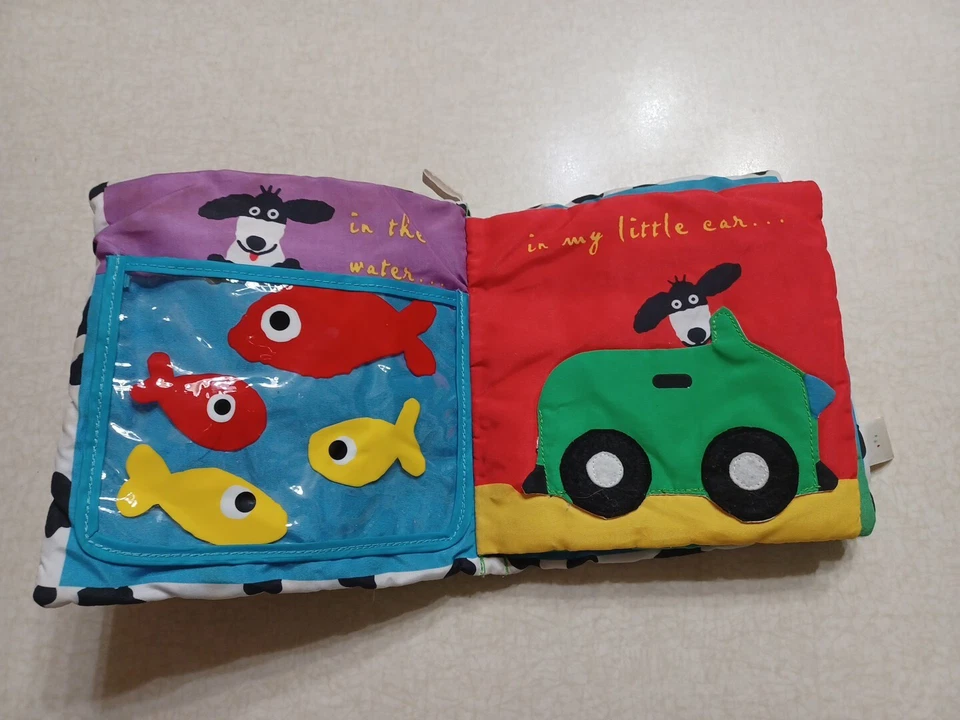 Livro de bebê de pelúcia Manhattan Toy Co Where Is The Bone? - Imagem 2 de 4