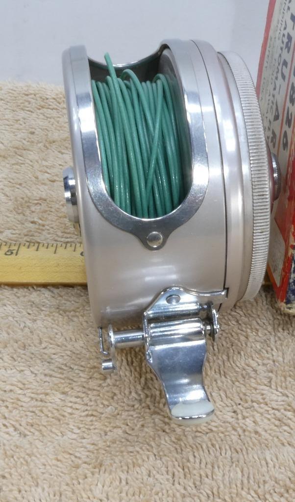 VTG Shakespeare TRU ART Automatic Fly Rod Fishing Reel 1826 EA FIsh