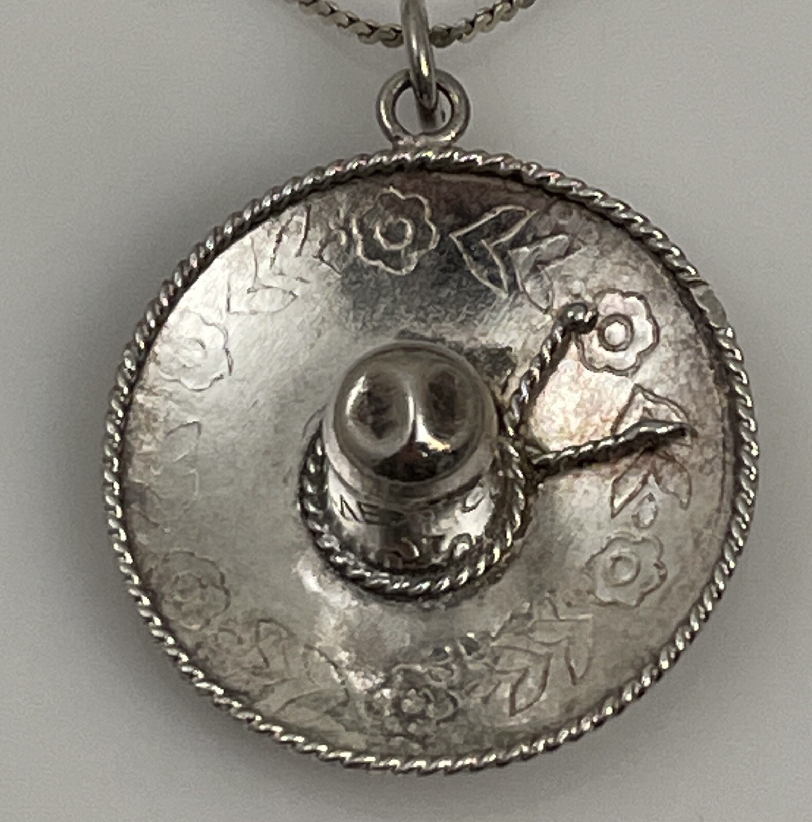 925 Sterling Silver Mexico sombrero hat Necklace 20” Gem