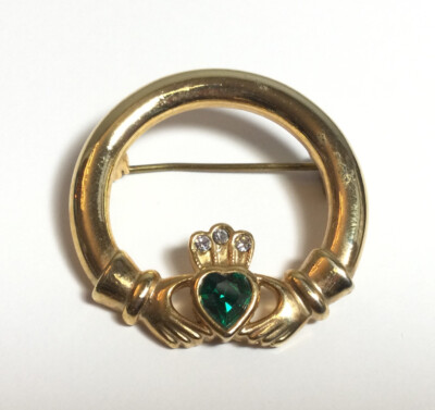 PRETTY HANDS HOLDING CROWN HEART BROOCH CLEAR F EMERALD RHINESTONES NICE