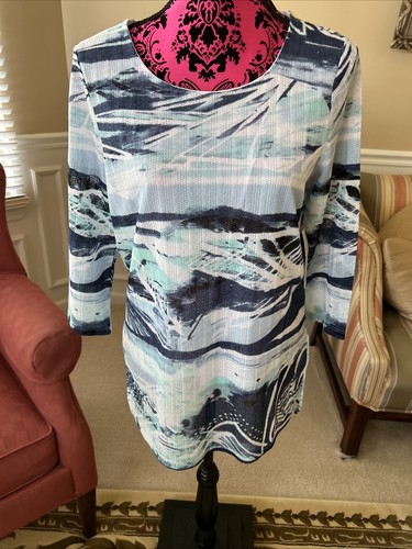 Chicos Easywear Sz 1 (MEDIUM) Blue Graffiti Mesh Abstract Print Tunic NWT