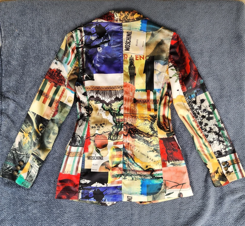 Chaqueta blazer Moschino Jeans años 90 (icónica impresión tributo italiano) Foto 2 de 4