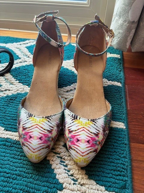 NINE WEST Flowr Zoccoli Donna Con Tacco Plateau 9 Cm - Sandali Zeppa Ispirazione Retrò, Punta Mandorla, Vestibilità Comoda