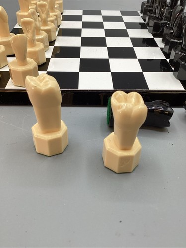Vintage VLADE Dental Chess Boxed Set -Oversized Reproductions of TEETH-Magnetic - Picture 7 of 14