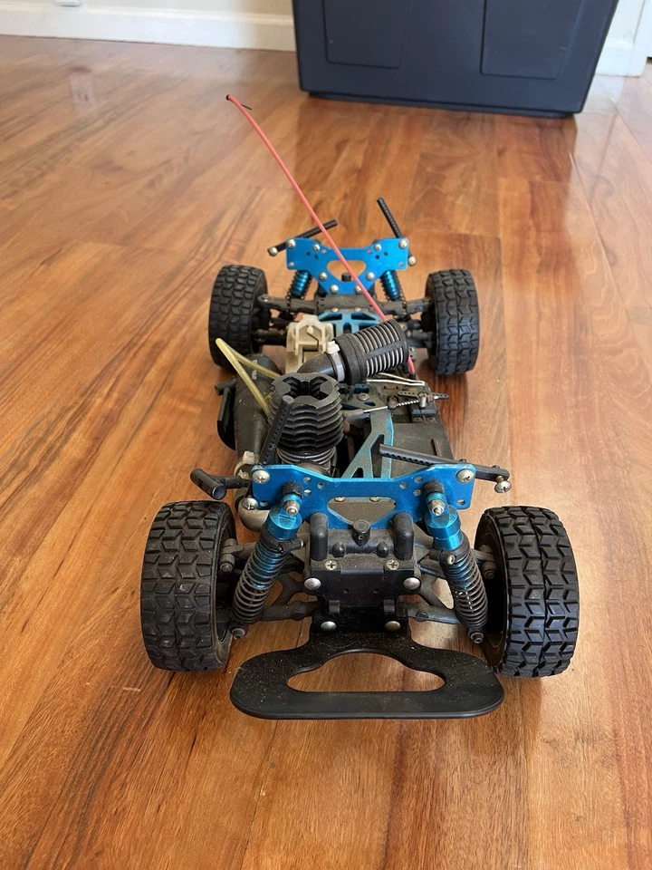 Vintage Duratrax Nitro Demon DTXD75 1:8 Scale Nitro Powered 4WD Rc Stadium Truck - Image 4 of 4