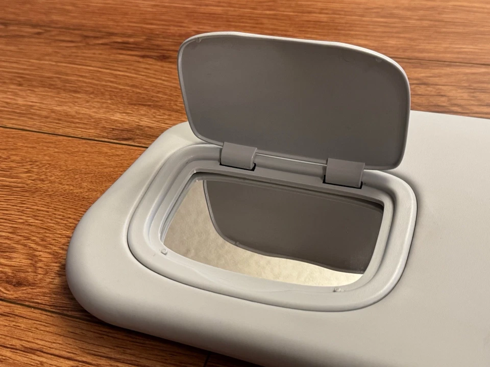 OEM 2014-2017 Fiat 500L Left Driver Side Sun Visor Shade Gray W/O Illumination - Image 4 of 4