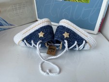 Babyschuhe Chuck Sneaker Jeansblau Stern gestrickt gehäkelt 10cm Handarbeit Neu
