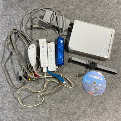 Nintendo Wii RVL-001 White Console Bundle w/ Controllers & Game