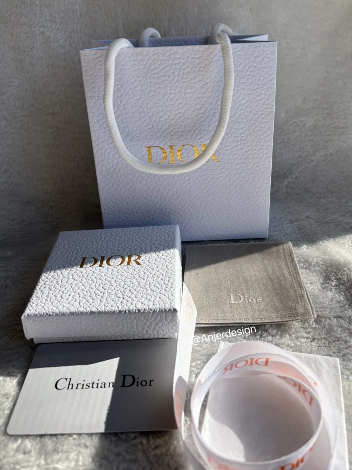NEUF ! Christian Dior Boîte Cadeau Or Blanc, Sac à Poussière, Ruban, Sac Cadeau   4 Pièces 