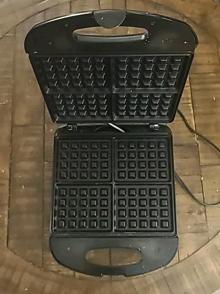 Oster Household 4 Slice Waffle Maker ~ Non-Stick Surface ~ Model CKSTWF40 - Image 2 of 3