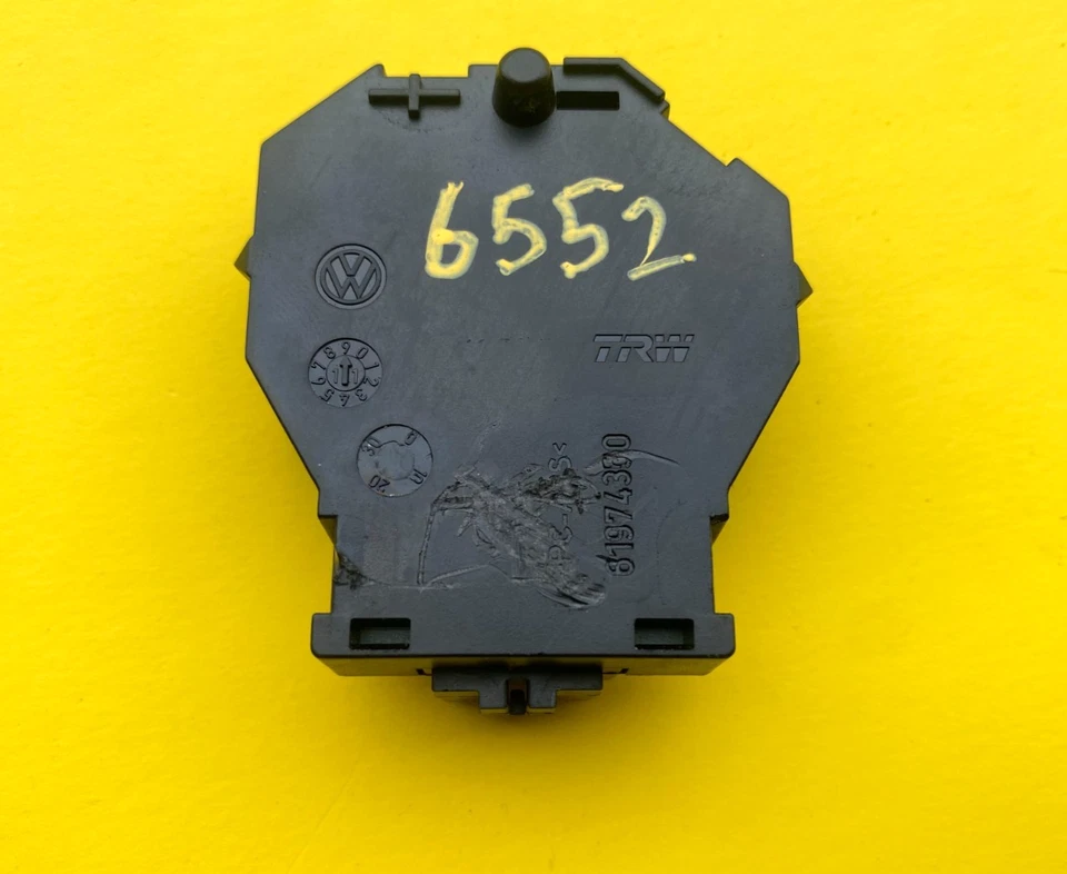 2010-2016 VOLKSWAGEN JETTA MULTIFUNCTION STEERING WHEEL CONTROL UNIT 5K0959542B - Image 4 of 4