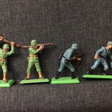Vintage 1971 Britains Lot Of 4 Soldiers Great Condition Free Shipping