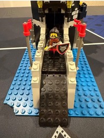 LEGO Castle: Wolfpack Tower (6075) Complete w/Instructions - free shipping!