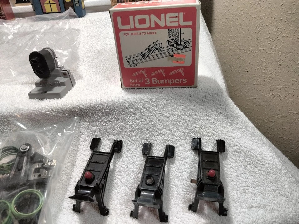LIONEL O GAUGE 6-2115 OPERATING DWARF SIGNAL & 6-2280 SET OF 3 BUMPERS - Image 3 of 3