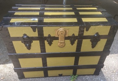 Antique 19th Century Victorian Steamer Trunk Great Storage / Coffee Table