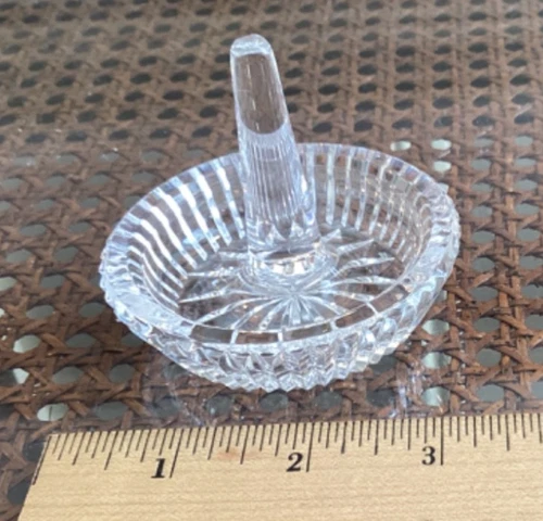 WATERFORD VINTAGE LEAD CRYSTAL RING HOLDER (4.2.9)