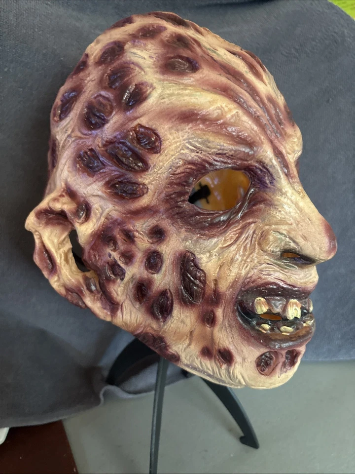 2004 NLP Nightmare on Elm Street Adult Freddy Krueger Latex Mask Halloween Mask - Image 3 of 4