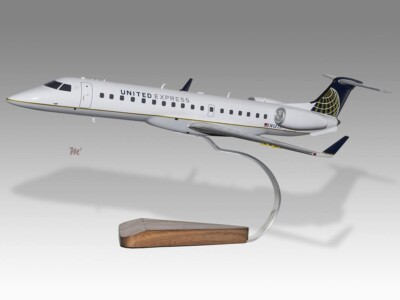 Embraer 145 United Express ExpressJet Airlines Desk Wood Airplane Small 1/100