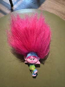Trolls 3 Band Together Rainbow Pom Poms Queen Poppy Display Keychain DreamWorks