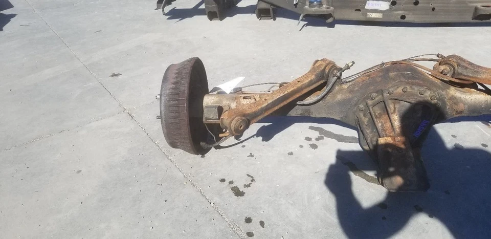 1968 CADILLAC DEVILLE REAR AXLE WITH LOCKING DIFFERENTIAL CARRIER 2.94 RATIO Foto 4 de 4