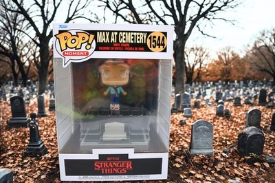 Funko Pop! Deluxe Moment Max at Cemetery #1544 Netflix Stranger Things New A+