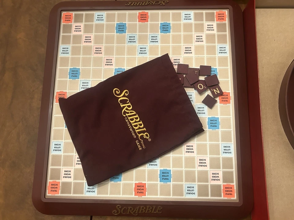 Complete Deluxe Turntable Scrabble Crossword Game Hasbro 2001 Edition Read Box* - Image 2 of 4