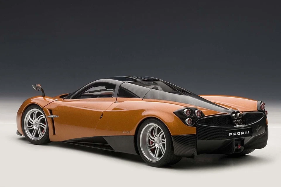 AUTOart Signature 1/18 Pagani Huayra - Bronze Metallic - Image 4 of 4