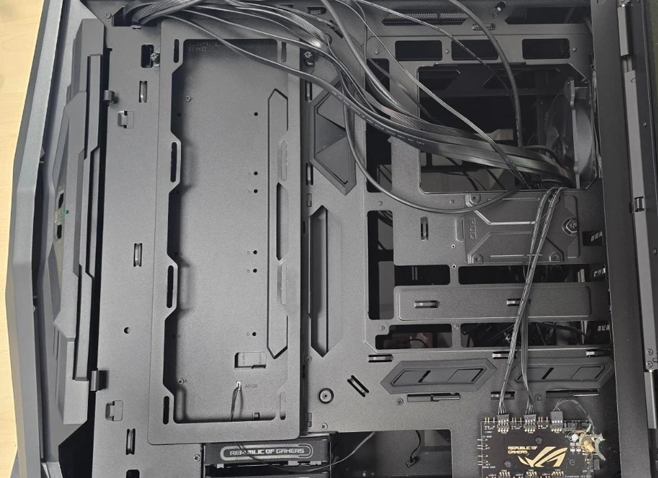 @UNUSED/DAMAGED @Asus GR701 ROG HYPERION BTF Edition MAS01 - Image 4 of 4