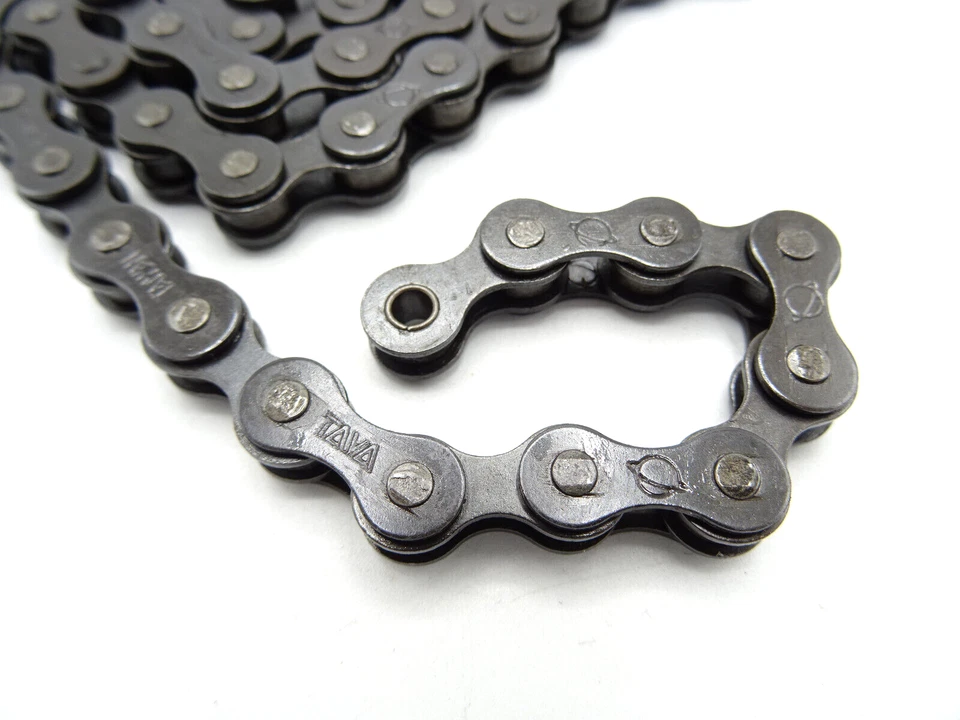TAYA 410 1/2" x 1/8" Single Speed Bike Chain 114 Links & Connector BMX Black M8 - Image 2 of 4