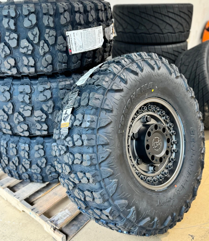Ruedas Rhino Armory 17" negras neumáticos Yokohama MT 8x6,5 GMC Sierra 2500 3500 Foto 4 de 4