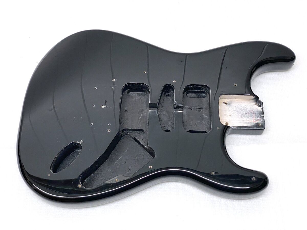 DAMAGED!! - Fender Squier Bullet Hardtail STRAT BODY Black DAMAGED!! - Fender Squier Bullet Hardtail STRAT BODY Black